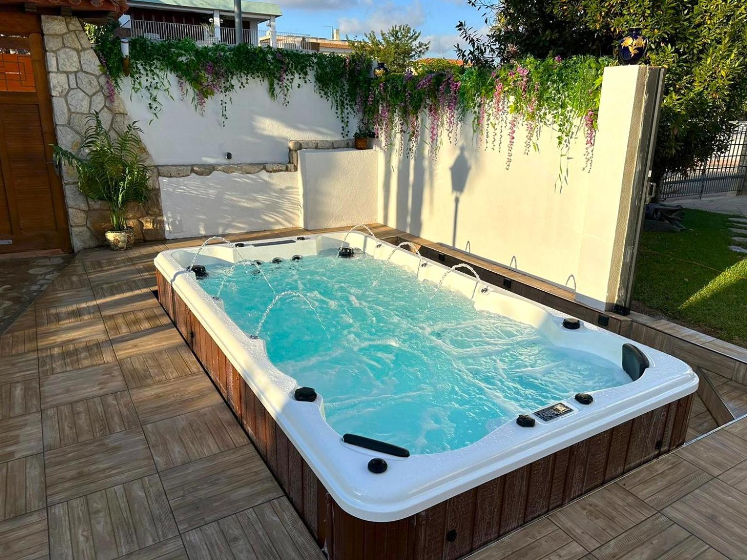 Villa Sitges El Ranch Amaizing Outdoor Areas Beaches At 5 Minutes Walk Sitges At 15 Min Drive Ac Pool Jacuzzi & Garden Xxl Calafell Extérieur photo